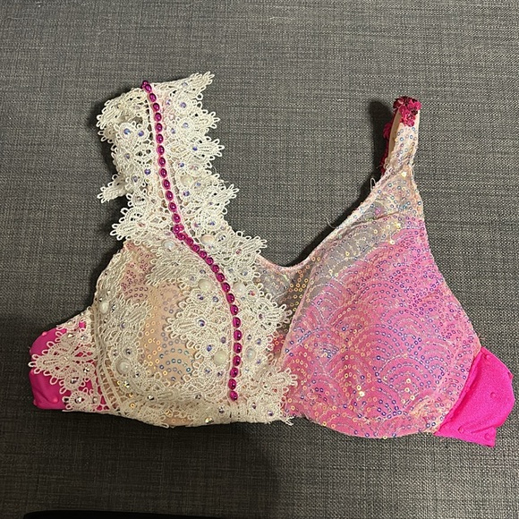 So Pink & White Bra Top with Embellishments & Balera Cropped Leggings Costume - Picture 8 of 17